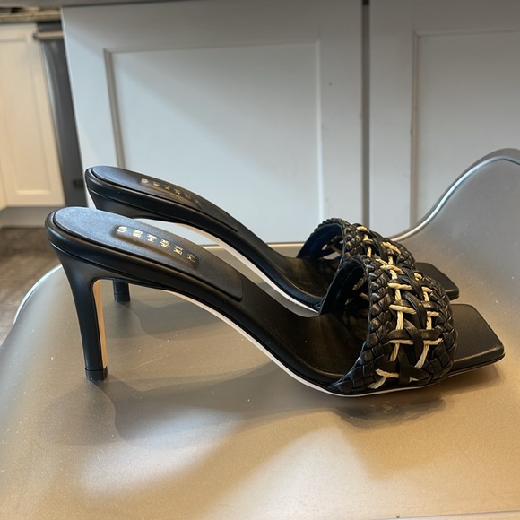 NIB SERENA UZIYEL Almeria raffia and leather 3” sandal. 39 - Picture 4 of 8